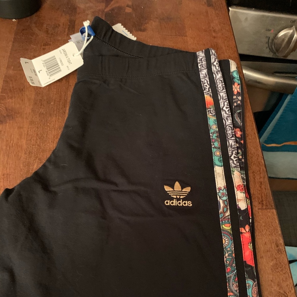 ADIDAS WOMEN’S JARDIM AGHARTA LEGGINGS (BLACK)